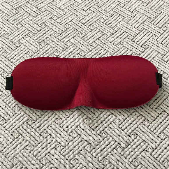 3D Contoured Sleep Eye Mask Red Travel Airplane Bed Calm Relaxing - Picture 1 of 3